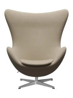 Fritz Hansen Lænestole<Ægget, sort læder/aluminium af Arne Jacobsen