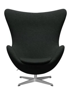 Fritz Hansen Lænestole<Ægget, sort læder/aluminium af Arne Jacobsen