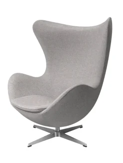 Fritz Hansen Lænestole<Ægget, sort læder/aluminium af Arne Jacobsen
