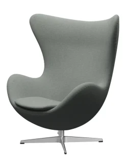 Fritz Hansen Lænestole<Ægget, sort læder/aluminium af Arne Jacobsen