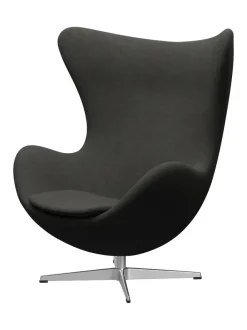 Fritz Hansen Lænestole<Ægget, sort læder/aluminium af Arne Jacobsen