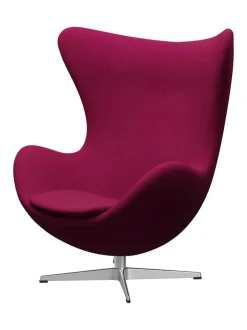 Fritz Hansen Lænestole<Ægget, sort læder/aluminium af Arne Jacobsen