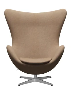 Fritz Hansen Lænestole<Ægget, sort læder/aluminium af Arne Jacobsen