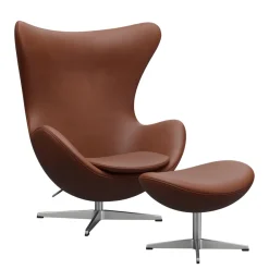 Fritz Hansen Lænestole<Ægget, Valnød Aura læder, med returdrej inkl. skammel af Arne Jacobsen