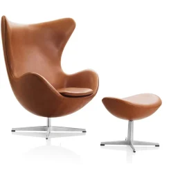 Fritz Hansen Lænestole<Ægget, Valnød Grace læder, uden returdrej inkl. skammel af Arne Jacobsen