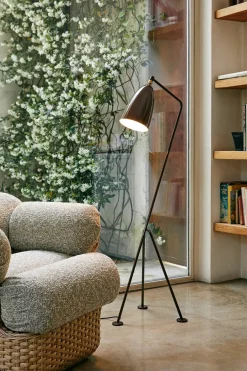 GUBI Gulvlamper|Spots<Gräshoppa gulvlampe fra