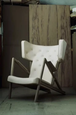 House of Finn Juhl Lænestole<Græshoppestolen af Finn Juhl