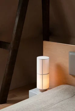 Audo Copenhagen Spots<Hashira Table Lamp White fra