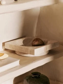 Ferm Living Gaver Til Hende<Hew low centrepiece, travertin fra