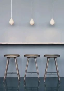 Mater Barstole<Høj barstol i sortbejdset bøg fra