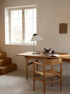 Carl Hansen & Søn Skrivebordslamper|Spots<HJW02 Opala Bordlampe af Hans J. Wegner