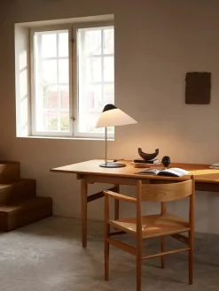 Carl Hansen & Søn Skrivebordslamper|Spots<HJW02 Opala Bordlampe af Hans J. Wegner