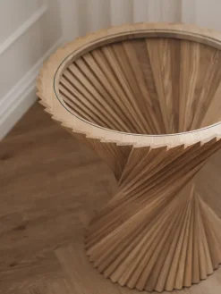 VIA Copenhagen Sideborde Og Små Borde<HYPERBEL sidebord, natur eg fra