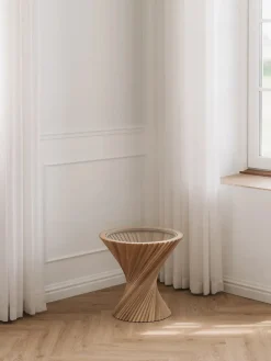 VIA Copenhagen Sideborde Og Små Borde<HYPERBEL sidebord, natur eg fra