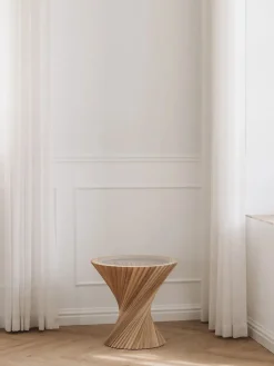 VIA Copenhagen Sideborde Og Små Borde<HYPERBEL sidebord, natur eg fra