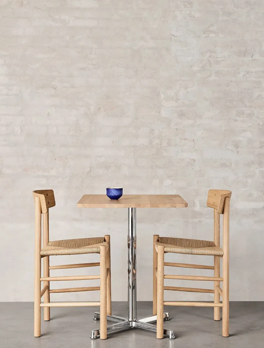 Fredericia Furniture Spisebordsstole<J39 Folkestolen, lys olieret eg af Børge Mogensen