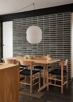 Fredericia Furniture Spisebordsstole<J39 Folkestolen Sædepolstret, Sort Læder af Børge Mogensen