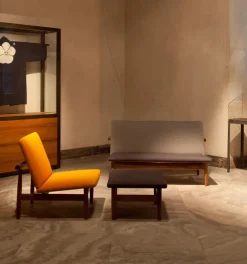 House of Finn Juhl Sofaer<Japan 2 pers. sofa, valnød af Finn Juhl