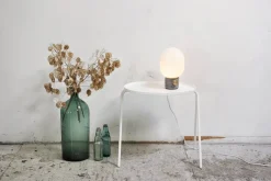 Audo Copenhagen Spots<JWDA Concrete Bordlampe fra