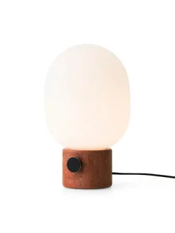 Audo Copenhagen Spots<JWDA Table Lamp, red travertine stone fra