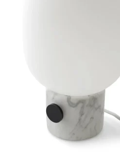 Audo Copenhagen Spots<JWDA Table Lamp, red travertine stone fra