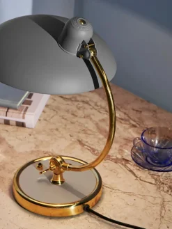 Fritz Hansen Spots<Kaiser Idell 6631-T Luxus Bordlampe, easy grey fra