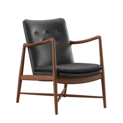 House of Finn Juhl Lænestole<Kaminstolen, valnød af Finn Juhl