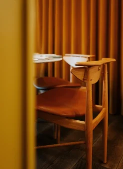 House of Finn Juhl Spisebordsstole<Karmstolen, eg olie af Finn Juhl