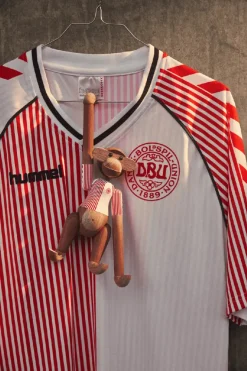 Kay Bojesen Gaver Til Ham|Figurer<Lille Abe x DBU 86 Away af