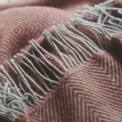 Silkeborg Uldspinderi Gaver Til Ham|Puder Og Plaider<Livø Plaid, fjord fra