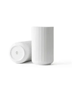 Lyngby Porcelæn Vaser<Lyngbyvasen i lilla, H20,5 cm fra