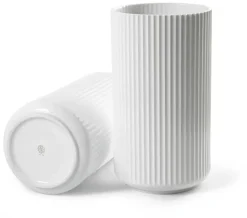 Lyngby Porcelæn Vaser<Lyngbyvasen i lilla, H20,5 cm fra