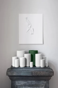 Lyngby Porcelæn Vaser<Lyngbyvasen i lilla, H20,5 cm fra