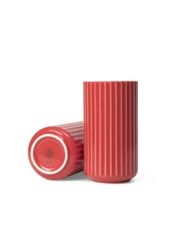 Lyngby Porcelæn Vaser<Lyngbyvasen i rød, H15,5 cm fra