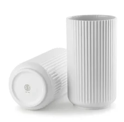 Lyngby Porcelæn Vaser<Lyngbyvasen i rød, H15,5 cm fra