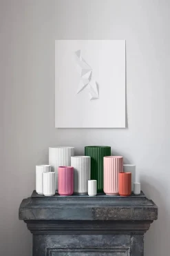 Lyngby Porcelæn Vaser<Lyngbyvasen i rød, H15,5 cm fra