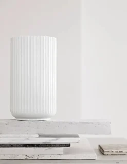 Lyngby Porcelæn Vaser<Lyngbyvasen i rosa, H25 cm fra