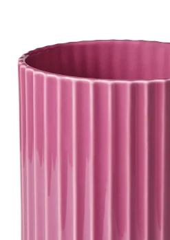 Lyngby Porcelæn Vaser<Lyngbyvasen i rosa, H25 cm fra
