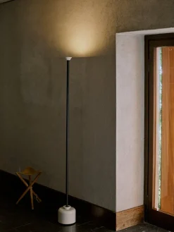 Astep Gulvlamper|Spots<Model 1095 Gulvlampe fra