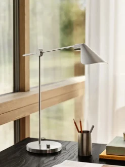 Fritz Hansen Skrivebordslamper|Spots<MS021 Bordlampe, stål fra