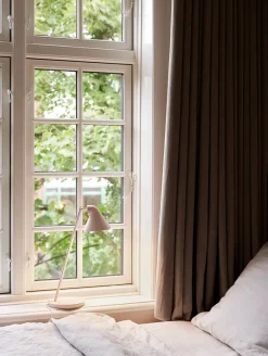 Louis Poulsen Skrivebordslamper|Spots<NJP Mini bordlampe fra