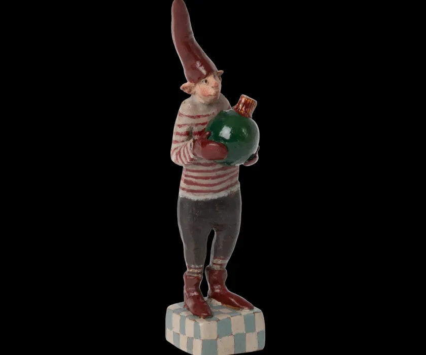 Maileg Nisser<Noilly Noël, No. 32 Nissedreng med rød julekugle fra 2025