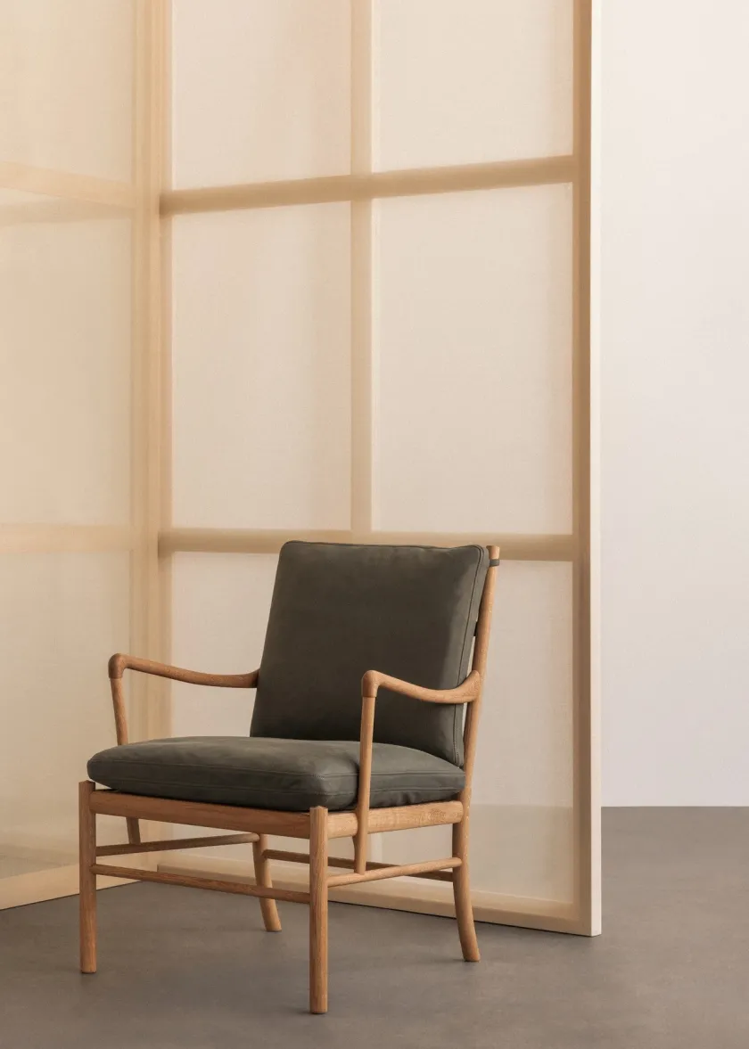 Carl Hansen & Søn Loungestole|Lænestole<OW149 Colonial lænestol, valnød olie, Terra-læder af Ole Wanscher