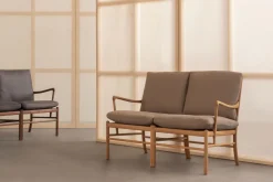 Carl Hansen & Søn Sofaer<OW149-2 Colonial sofa eg olie, Terra-læder af Ole Wanscher