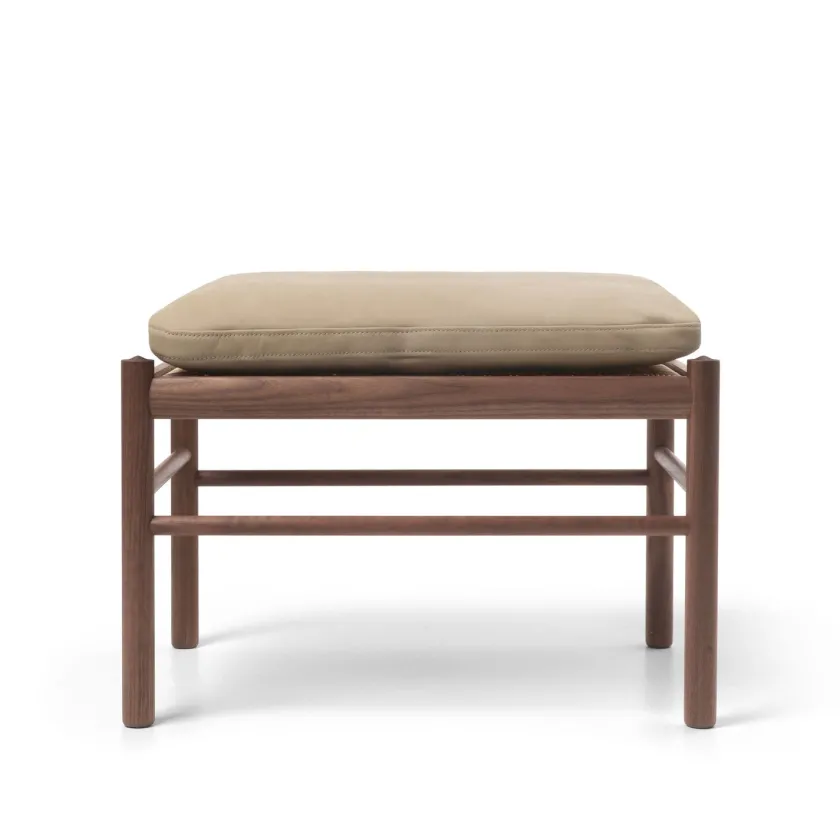 Carl Hansen & Søn Skamler|Fodskamler<OW149F Fodskammel til Colonial lænestol, valnød olie, Terra-læder af Ole Wanscher