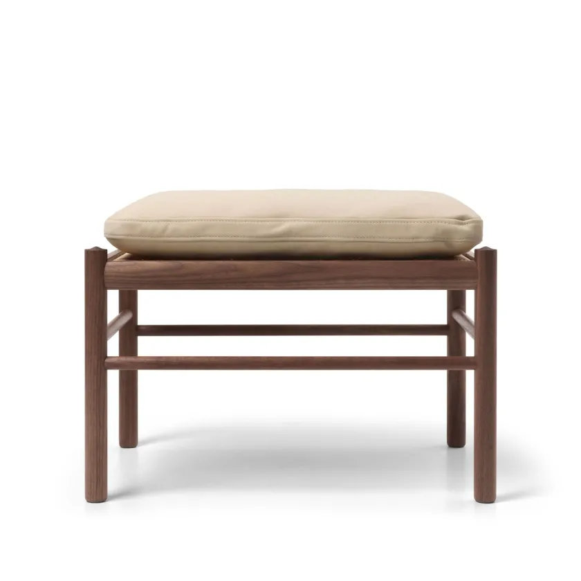 Carl Hansen & Søn Skamler|Fodskamler<OW149F Fodskammel til Colonial lænestol, valnød olie, Terra-læder af Ole Wanscher