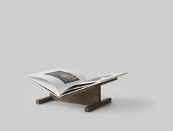 New Mags Gaver Til Ham<Page Bookstand, Smoked Oak fra