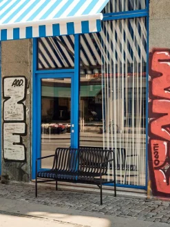 HAY Havebænke<Palissade Dining Bench med armlæn, antracit fra