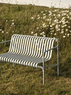 HAY Havebænke<Palissade Dining Bench med armlæn, iron red fra