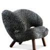 House of Finn Juhl Lænestole<Pelikanstolen, gotlandsk fåreskind af Finn Juhl
